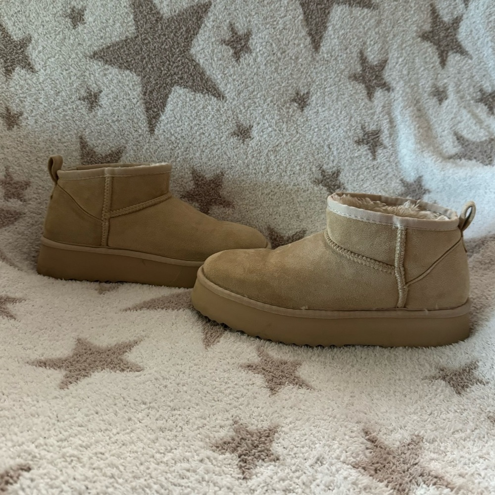 women's tan suede boots, featuring a plush faux fur lining NEVER USED